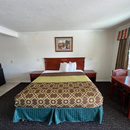 Americas Best Value Inn Hanford Exterior photo