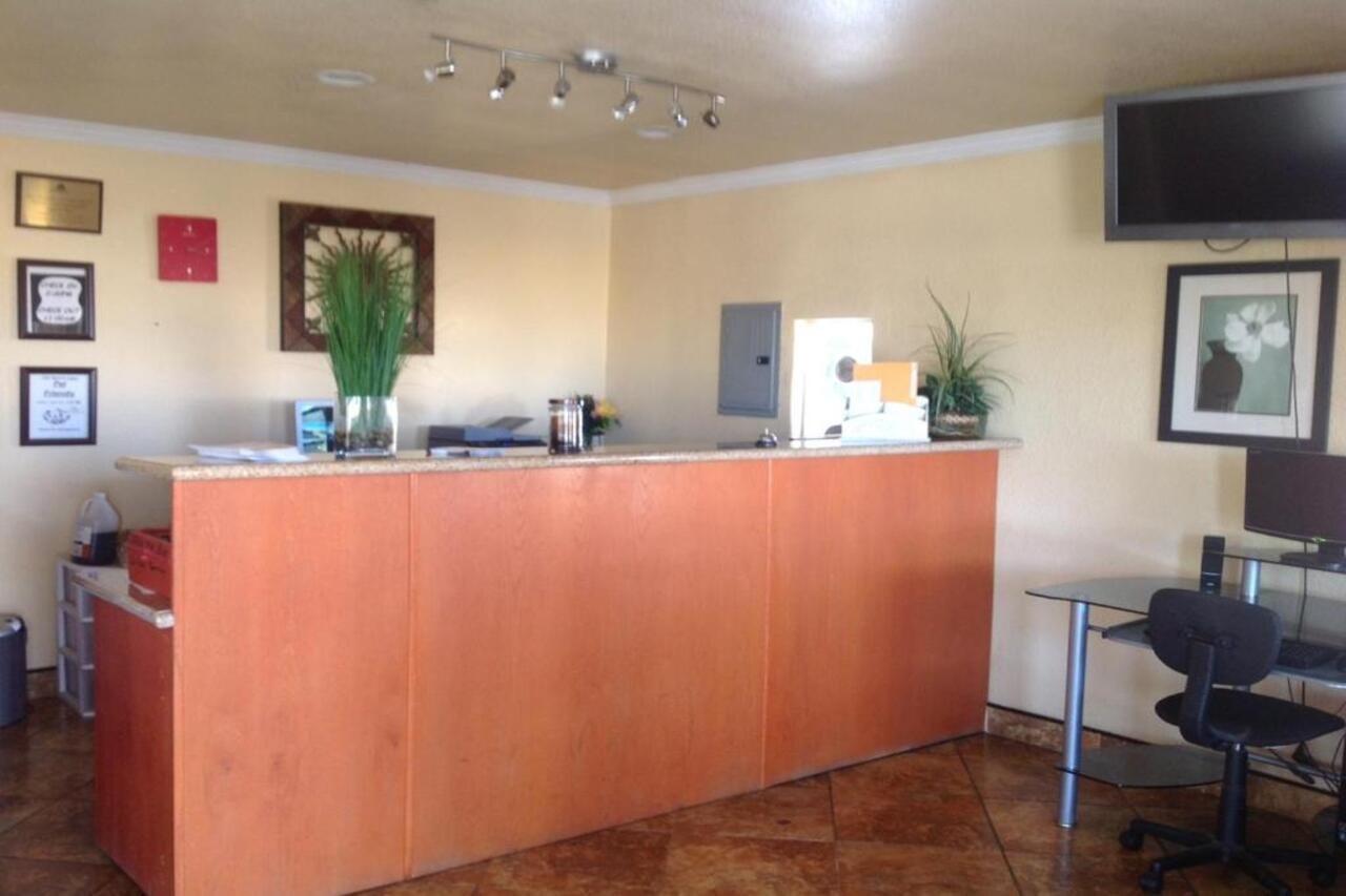 Americas Best Value Inn Hanford Exterior photo