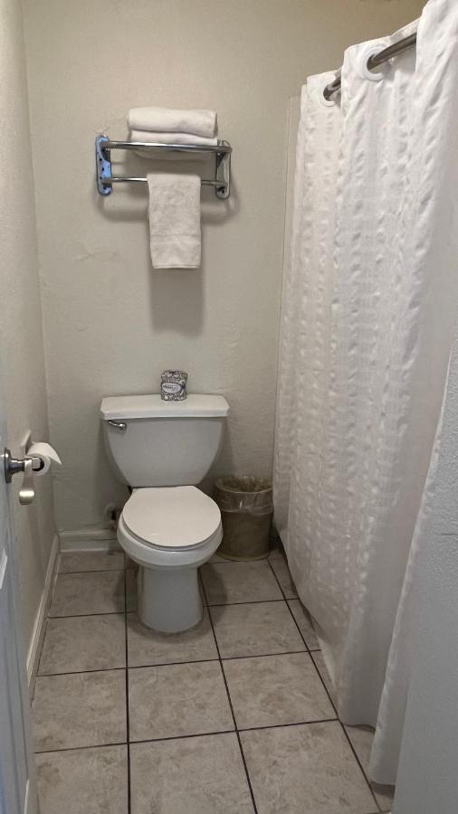 Americas Best Value Inn Hanford Exterior photo