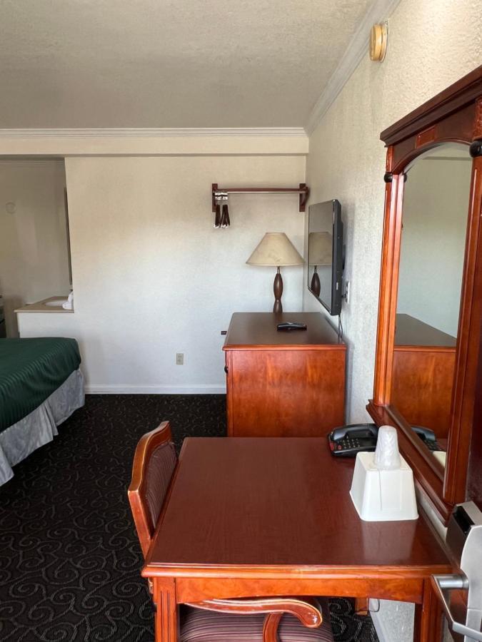Americas Best Value Inn Hanford Exterior photo