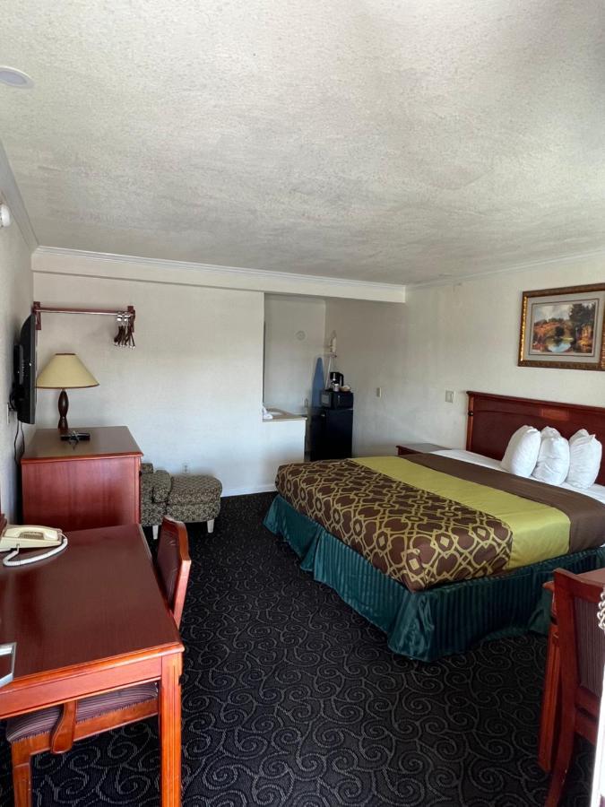 Americas Best Value Inn Hanford Exterior photo