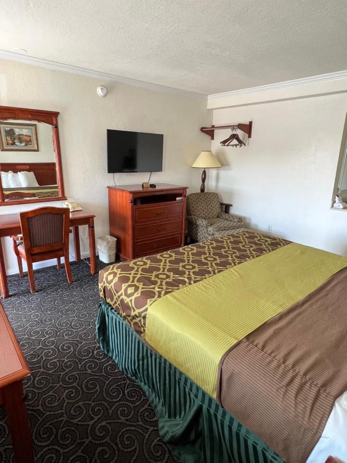 Americas Best Value Inn Hanford Exterior photo