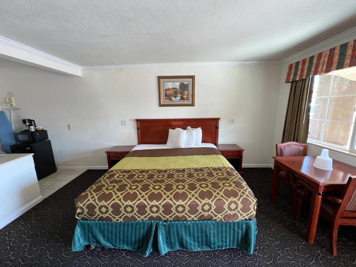 Americas Best Value Inn Hanford Exterior photo