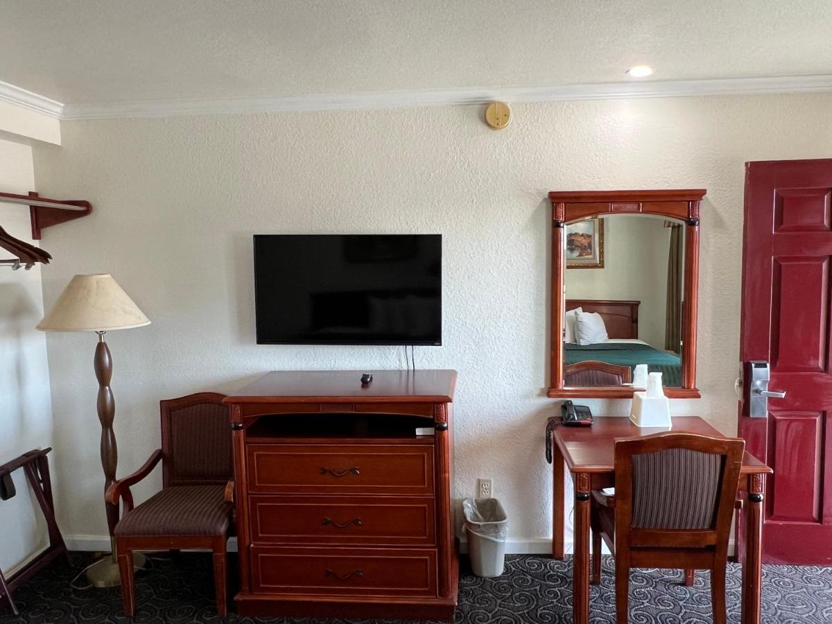 Americas Best Value Inn Hanford Exterior photo