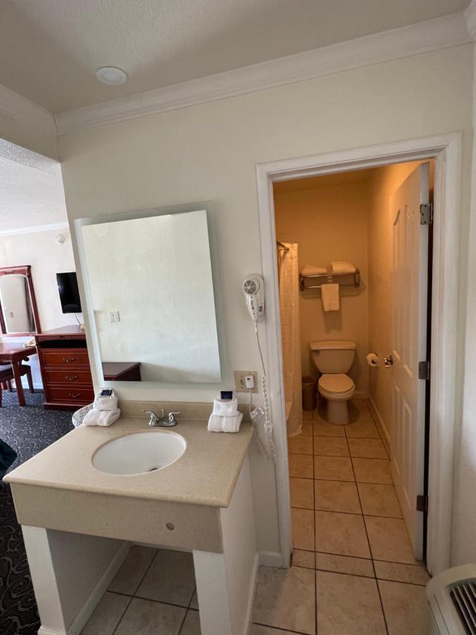 Americas Best Value Inn Hanford Exterior photo